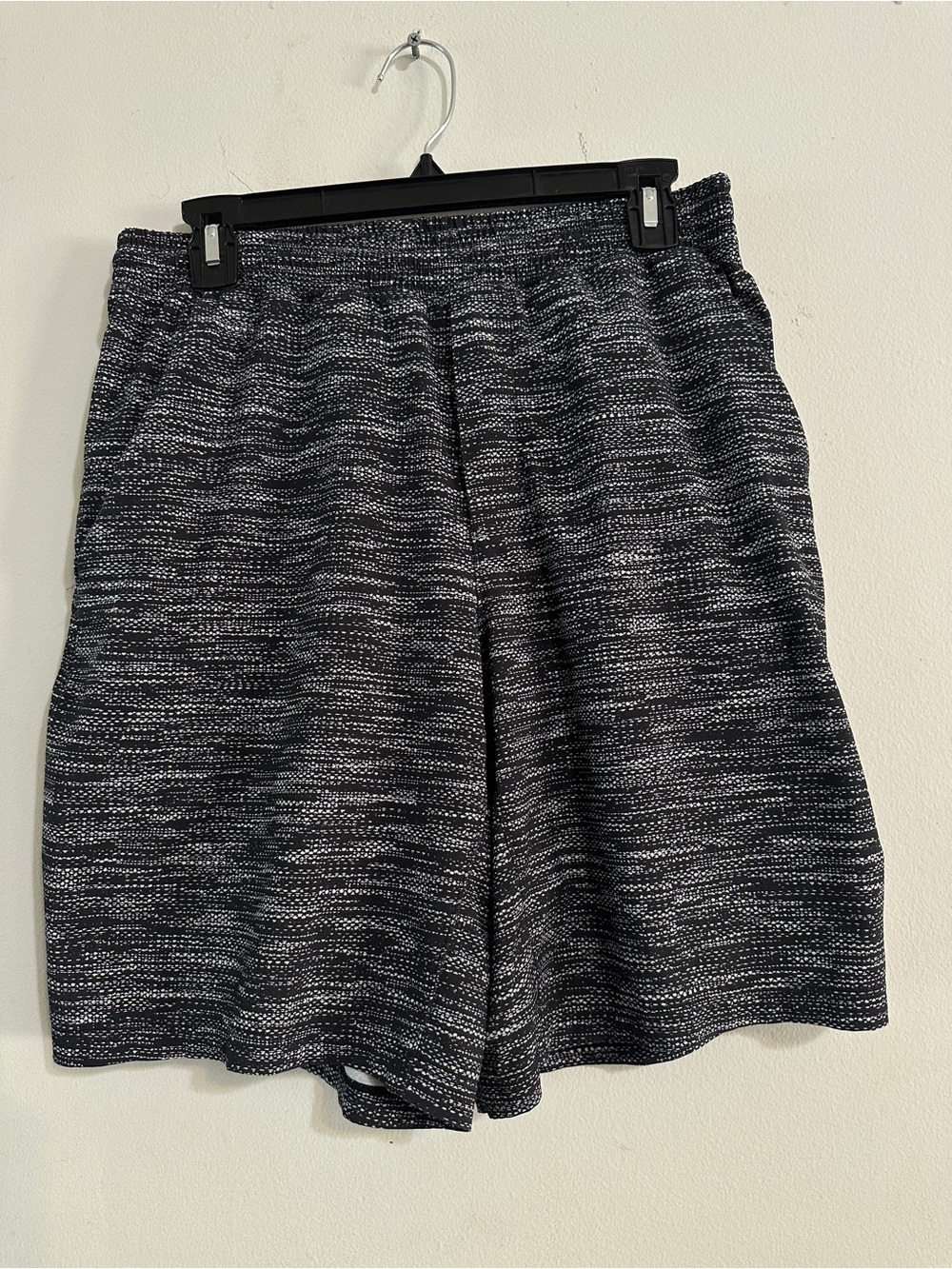 ✨ Lululemon Pace Breaker Lined Shorts 9” Black White Space Dye Size M